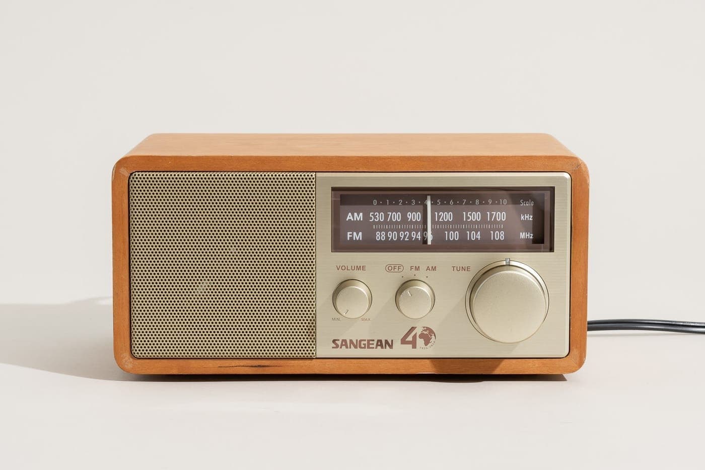 Meridian Tabletop DAB Receiver view 3